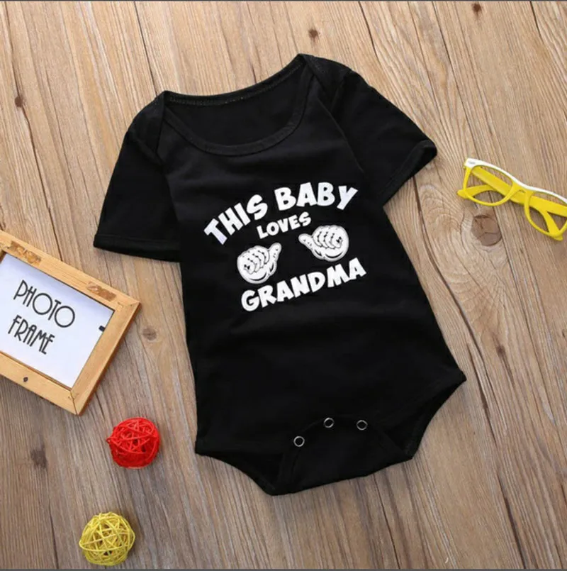 Боди для новорожденных с надписью «This Baby Loves Grandma»; черный хлопковый боди для маленьких мальчиков; одежда для малышей от 0 до 18 месяцев