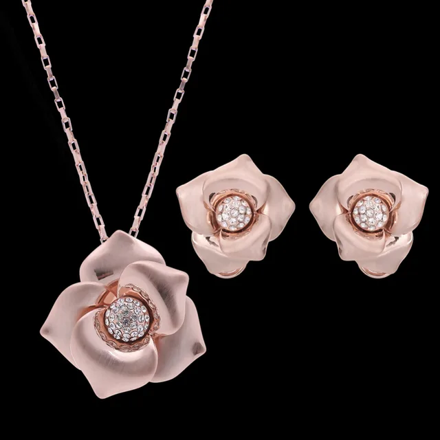 Romantic Women's Fashion Petal Pendant Rhinestone Rose Gold Flower