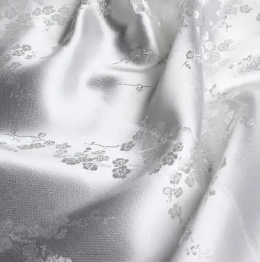 90 см* 100 см платье парча ткань костюм одежда ручной работы cheongsam ткань парча шелковая ткань белый цвет с белой сливой