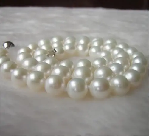 

1153 ELEGANT! WHITE AKOYA PEARL NECKLACE