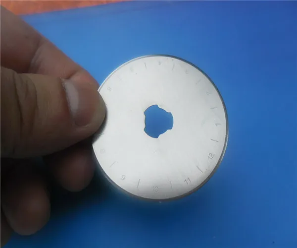

Hot sale 100pcs/Lot- 45mm rotary cutter blade Ugyen Hop steel SKS-7