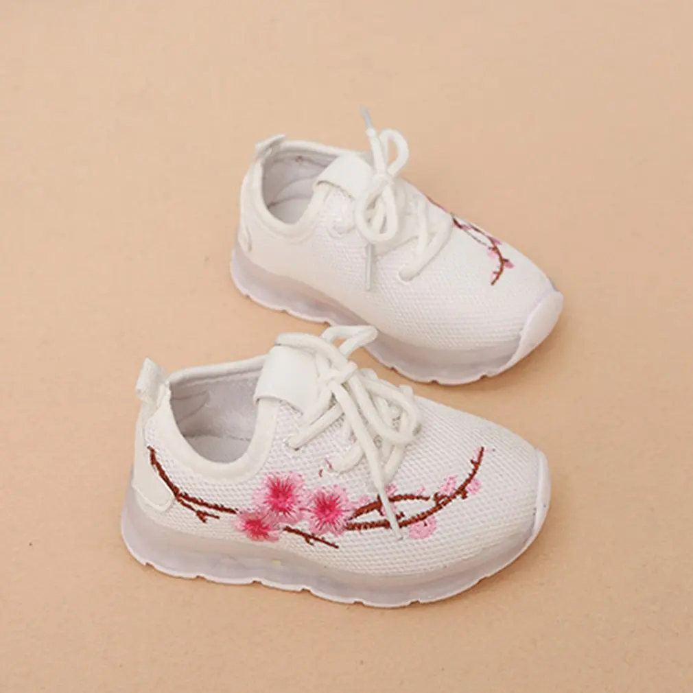Новинка года; Осенняя обувь с вышивкой; светящаяся сетчатая обувь для мальчиков и девочек; Спортивная обувь со светодиодной подсветкой; повседневная обувь