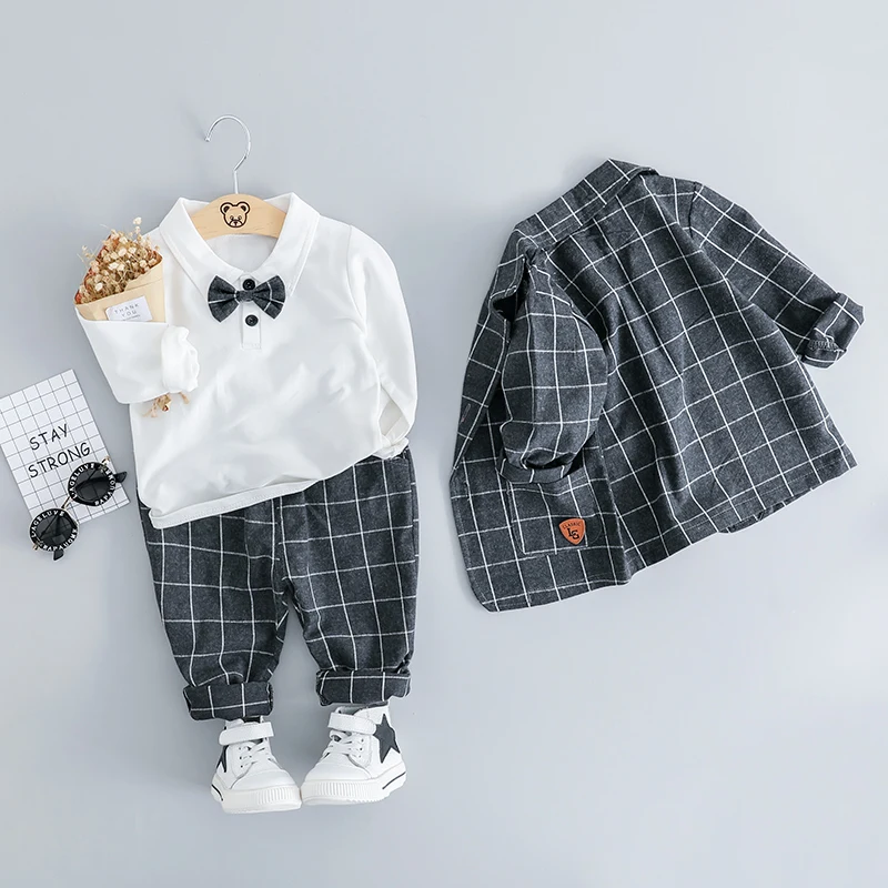 Одежда для маленьких мальчиков Одежда для детей комплекты из 3 предметов для От 1 до 3 лет Весенние новые модные стильные хлопковые клетчатые костюмы из трех предметов для маленьких мальчиков A9006