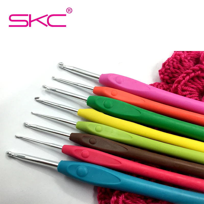 SKC Высокое качество 16 см TPR ручка крючком 10 размеров ручной вязки свитера с шарфами металлический Цветной алюминиевый крючок для вязания крючком