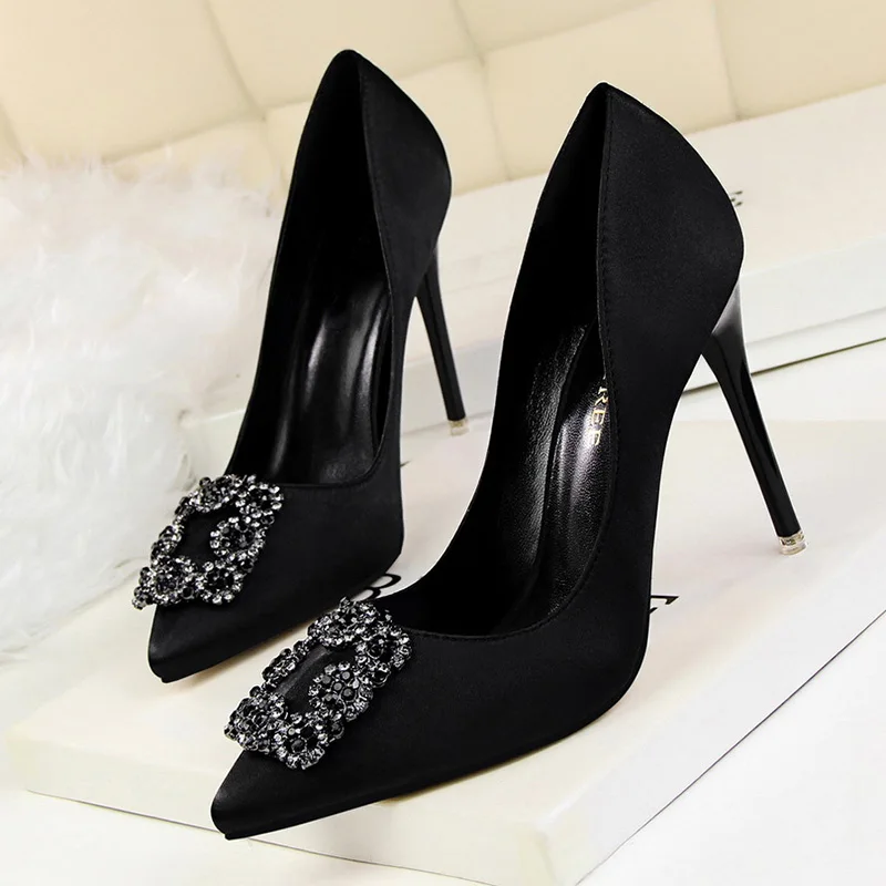 LAKESHI 2019 Rhinestone Silk Women Pumps Elegant High Heels Sexy Women Heel Shoes Pointed Toe Ladies Shoes Extreme Women Pumps LAKESHI 2019 Rhinestone Silk Women Pumps Elegant High Heels Sexy Women Heel Shoes Pointed Toe Ladies Shoes Extreme Women Pumps