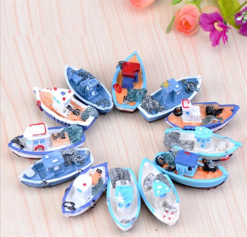 

1PC Miniatures & Figurines Mini Resin Fishing Boat & Cruise Ship Model Fairy Garden & DIY Terrarium Decor Home Accessories