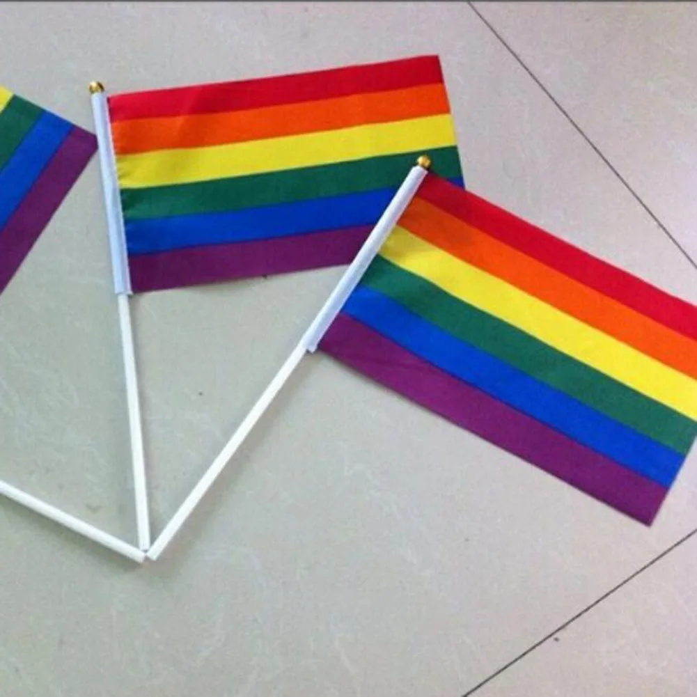 

1 Pc Rainbow Flag Hand Waving Gay Pride Parade Les Bunting 14x21cm 2018 New