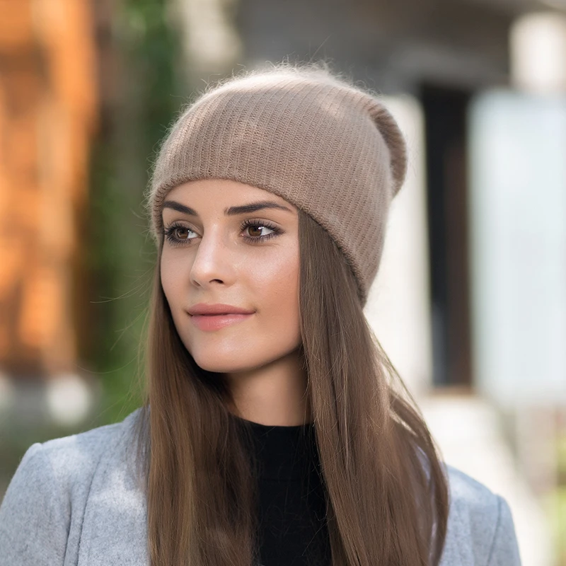 Шапка для женщин 2018. Модные зимние шапки. Модные вязаные шапочки для женщин. Шапка для женщин 2018. Шапка бини 2021 тренд.