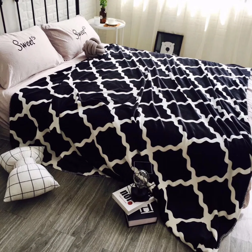 Multi useful queen size 200*230 cm thicken flannel blanket, wearable comforter ,bed cover , sofa 