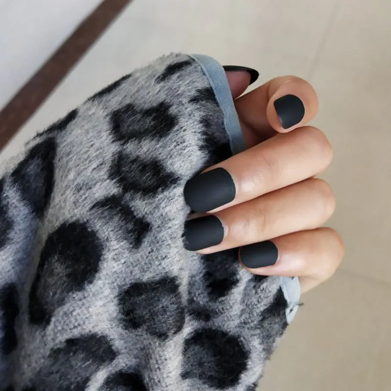 

24pcs Black Full Cover Matte False Nails Short Round Head Soft Pure Color Oval Frosted Fake Nails Artificial Nails Art Tips