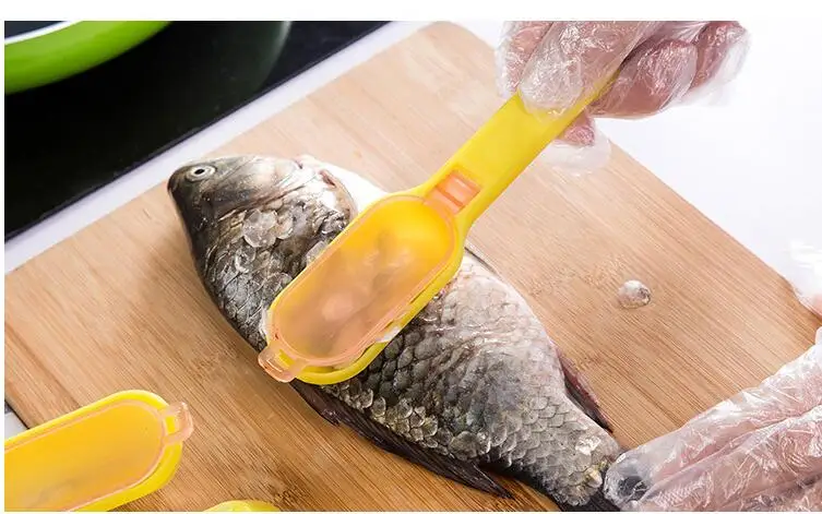 Новая быстрая очистка рыбы чешуя скребок для чистки с крышкой острый нож в Весы кухонные аксессуары