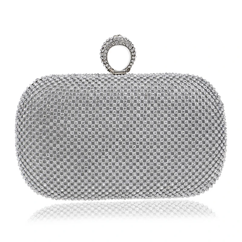 Vue de face argentée du sac de soirée Luxy Moon avec bague en strass