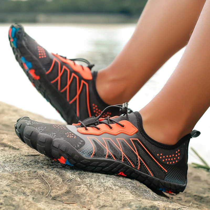 رياضية الرجال النساء الأحذية الرياضية الأحذية المنبع الغوص السباحة مفرغة بيرفوت shoeFive أصابع ملصقات الجلد لينة حذاء 8027 رياضية الرجال النساء الأحذية الرياضية الأحذية المنبع الغوص السباحة مفرغة بيرفوت shoeFive أصابع ملصقات الجلد لينة حذاء 8027