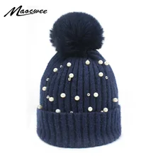 Со стразами жемчужина трикотажные зимние кашемировые Шапки Для женщин Кепки искусственного меха енота Помпоном Hat Девушка шапочка Skullies