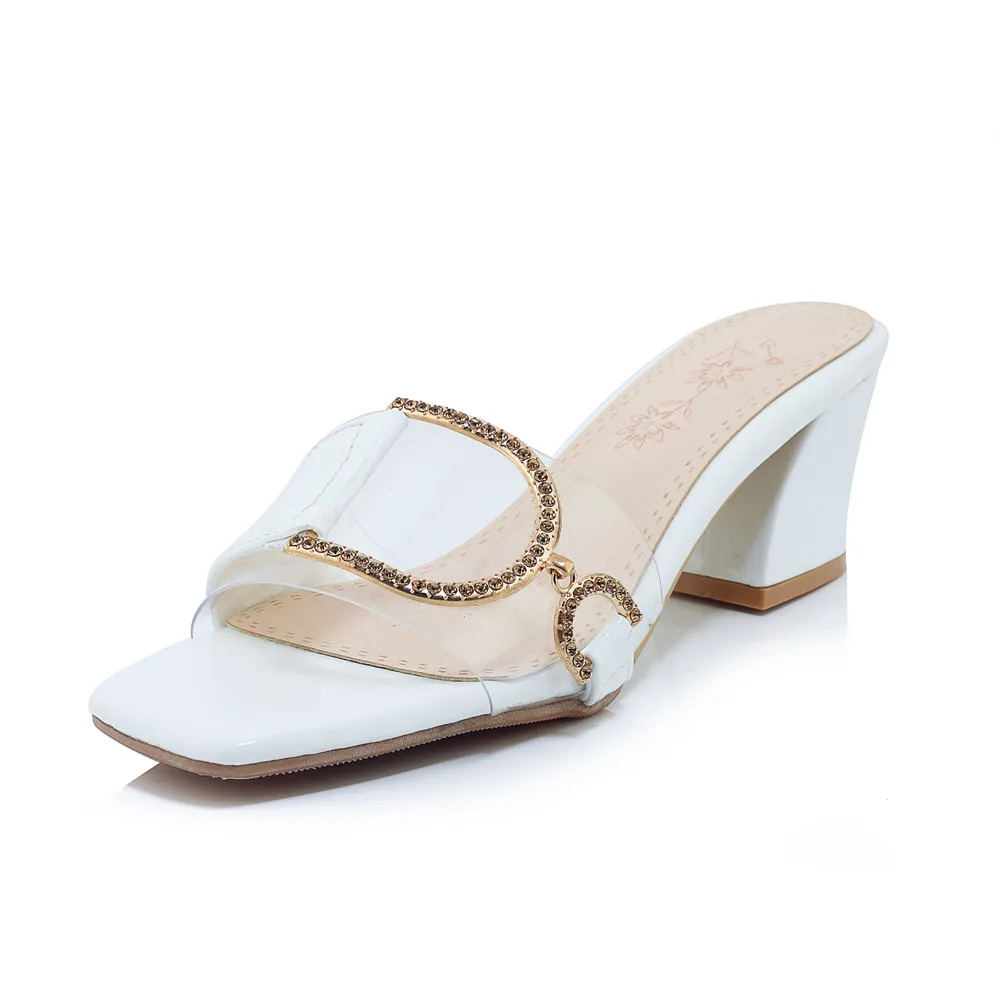 white slippers Роскошные брендовые блестящие прозрачные Тапочки ПВХ с пряжкой и кристаллами для женщин; большие размеры 43; шлепанцы с открытым носком; женская летняя пляжная обувь; вьетнамки - Цвет: white slippers