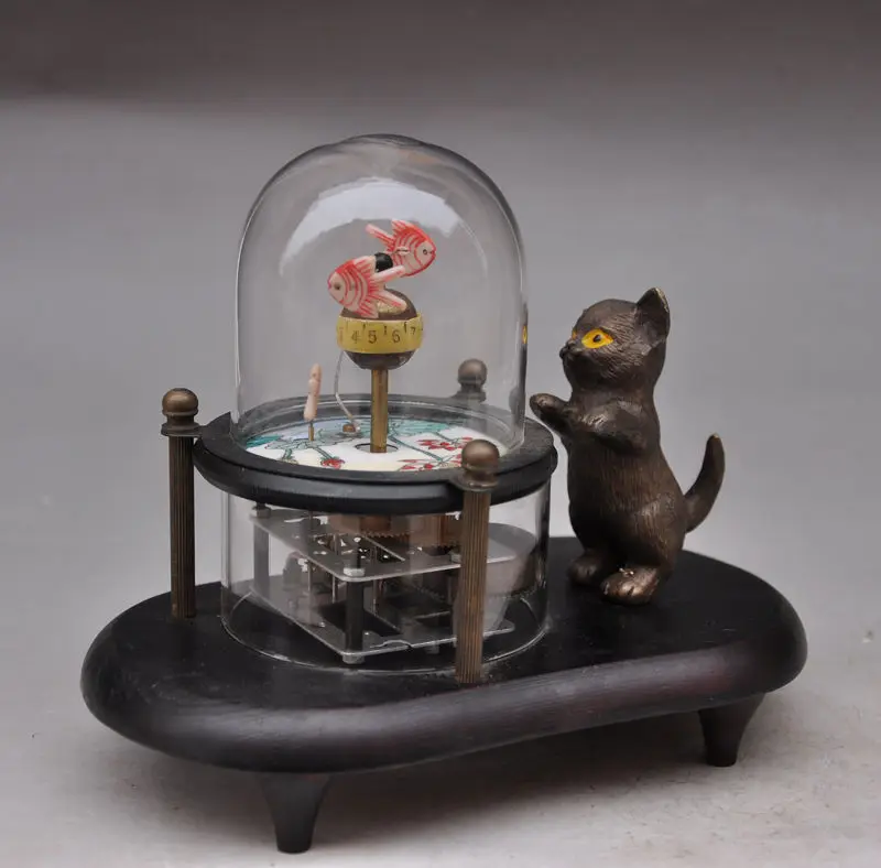 Decorated Old Handwork Copper Carved Cat Fish Mechanical Table Clock on
