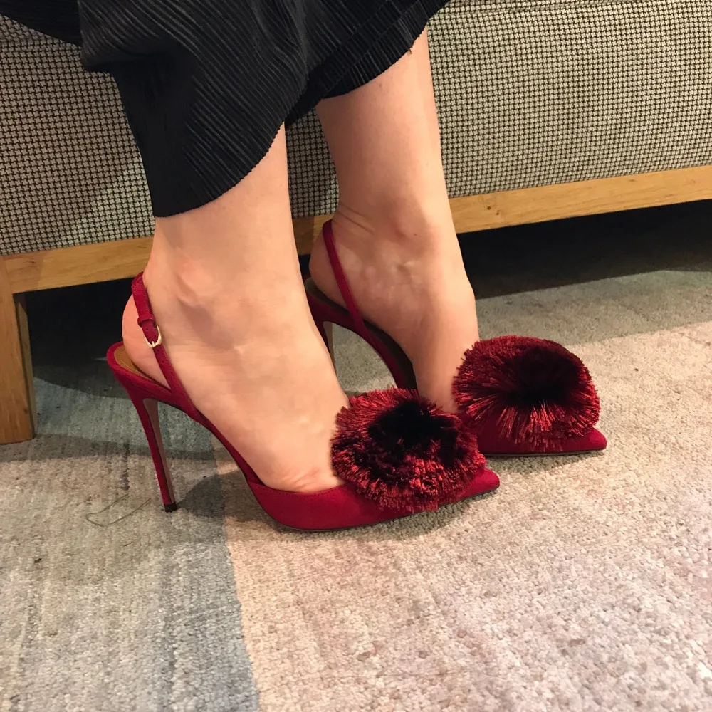 

Famous Design Pompom Fur Balls Stiletto High Heels Dress Shoes Woman Pumps Slingback Wedding Party Finge Sandals Ladies Hot Sell