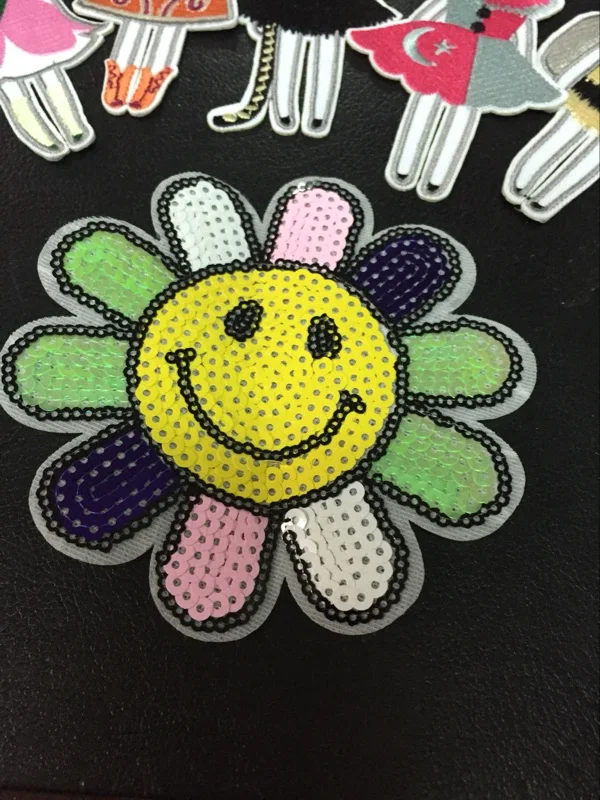 

The new sequins bead cloth patch cartoon children's paternity clothes decorative decals for denim down jacket