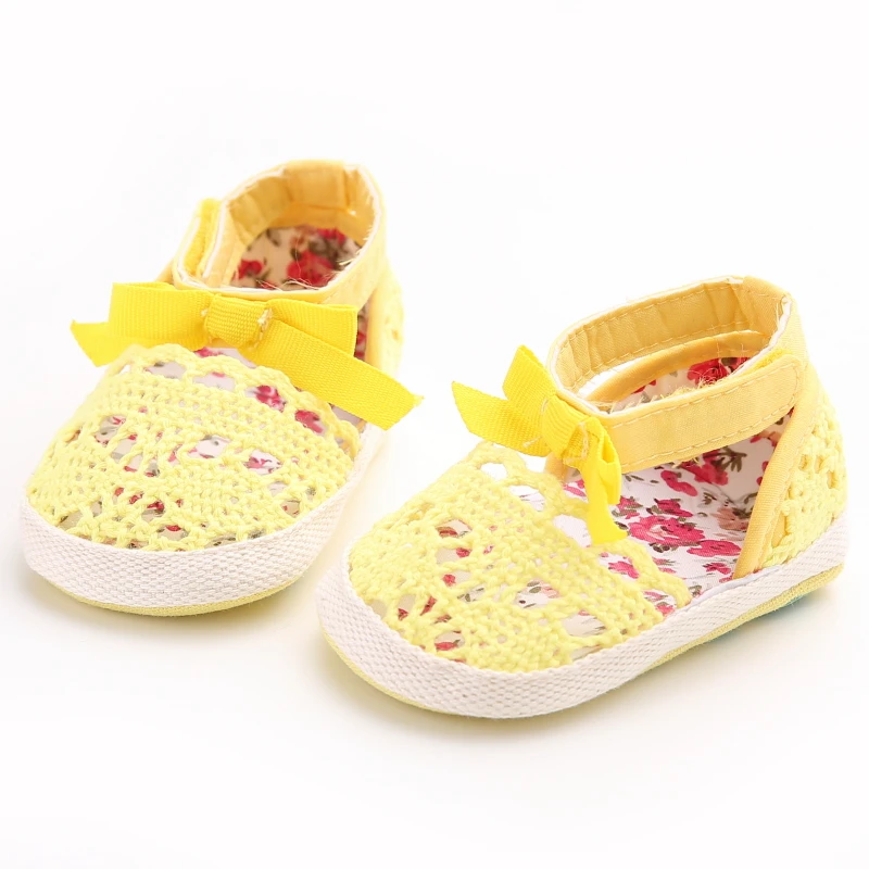 Новинка; модная однотонная летняя обувь для маленькой принцессы; обувь для малышей; обувь для новорожденных девочек; стильная обувь с бантом