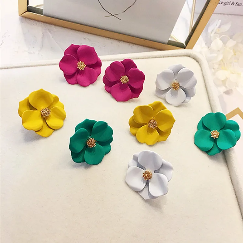 Новомодное очарование смола Завод Металл женщины красивые серьги-гвоздики цветочные серьги ювелирные изделия Женщины Девушки подарок