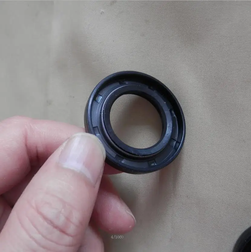 OIL SEAL HONDA GX120 GX160 GX200 2