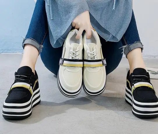 

2018 autumn and winter new women's shoes thick-soled muffin casual canvas lace Korean women's single shoes .