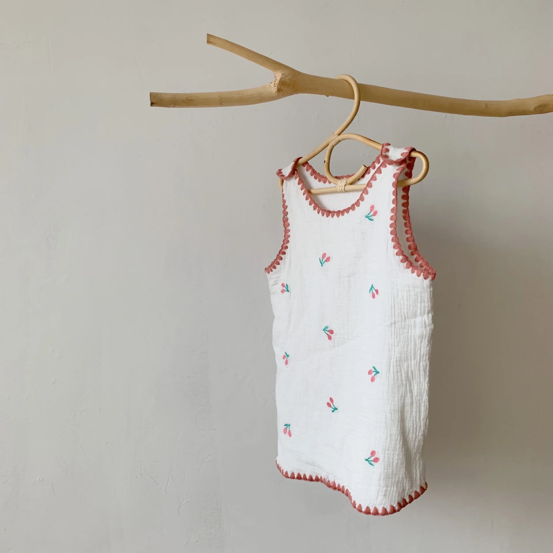 

Cotton Baby Sleeping Bag Saco De Dormir Muslin Slumber Cloth with Strawberry Embroidery Baby Sleep Sack Sleepsacks for Summer
