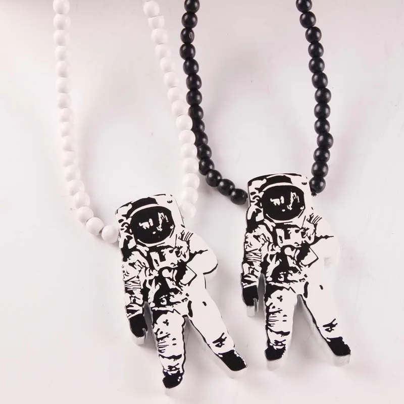 

Astronauts Pendant Good Wood Hip-Hop Casual NYC Necklace Wholesale 2 colors Mixed Jasw062