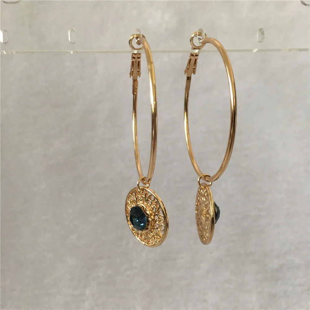 

CASUAL GOLD COLOR FILIGREE FLOWER ROUND DISC CHARM HOOP EARRING FOR WOMEN GIRL