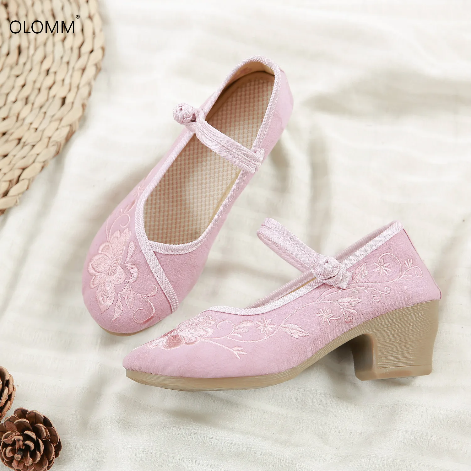 

2019 Spring and Summer Princess Dance Shoes Womens Shoes Plain Embroidered Shoes Zapatos De Mujer Womens Shoes
