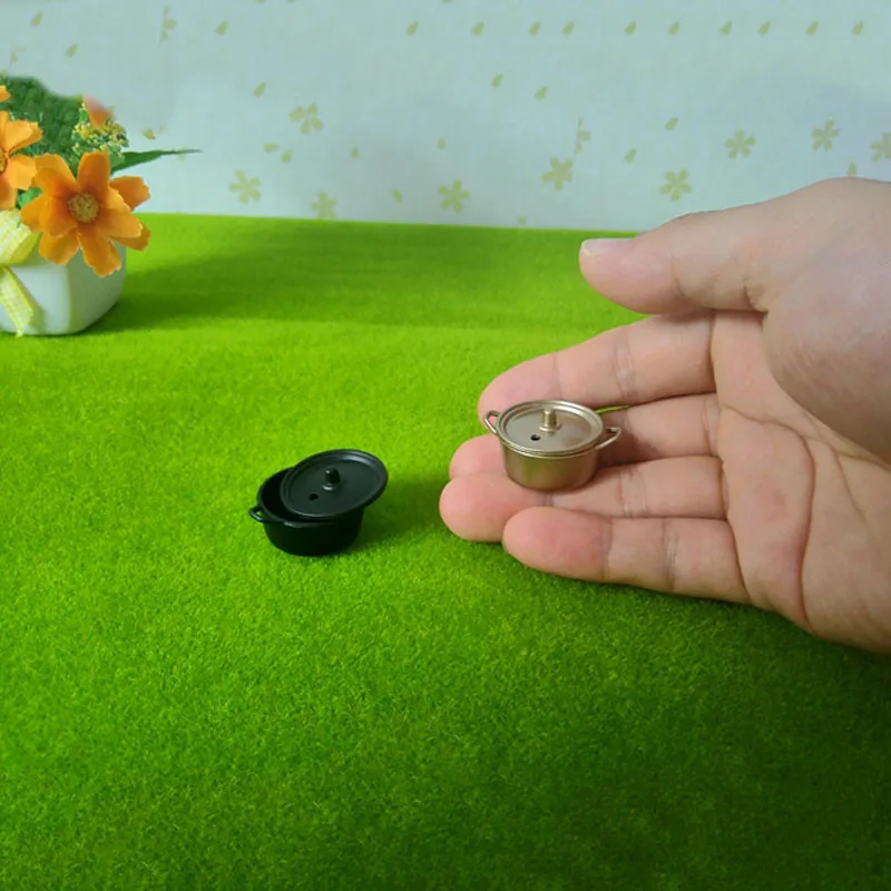 1/12 دمية أثاث مصغر المطبخ سبائك النحاس وعاء مع غطاء مسرحية الأثاث لعب للأطفال طفل