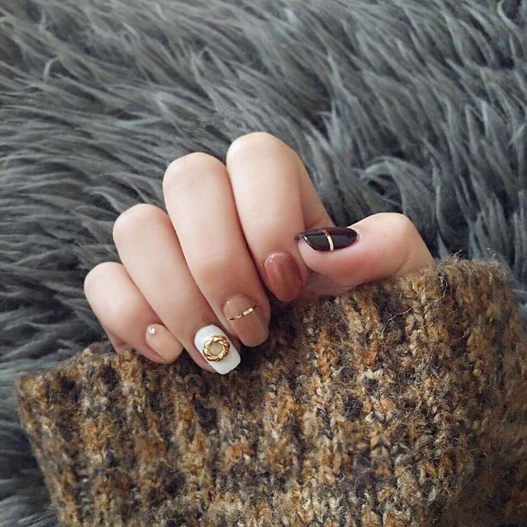 

Japanese cream hit pure color with Twist pattern 3D fake nails Cute UV gel false nails 24pcs with glue short lady full nai ltips