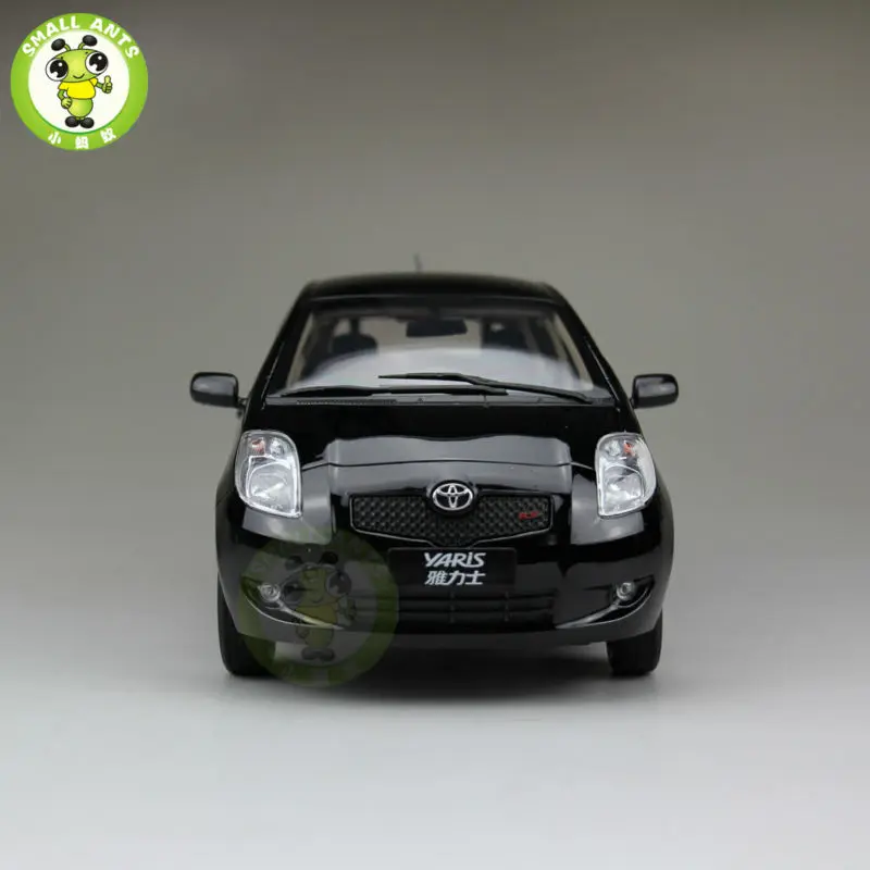 1:18 Yaris 2008 литая под давлением модель автомобиля черного цвета