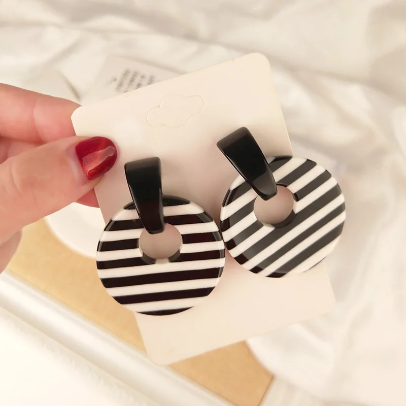 Classic Fashion Resin Earrings Bohemian for Women Big Long Round Geometric Black Acrylic Drop Earring for Girls Gifts Jewelry (2)