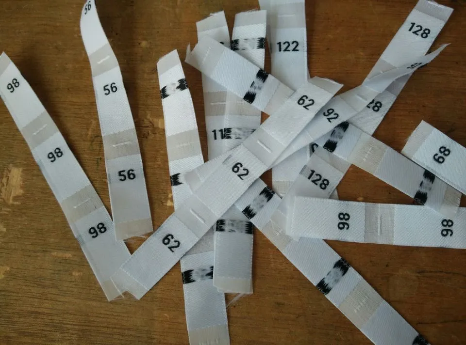 50PCS Packaging Labels Clothing Labels Garment Labels Sewing Labels White Woven Cloth Size Label for baby 56 62 68 74 80 86 92 98 104 110 116 122 128 134 140 146 152 Polyester Sizing Labels