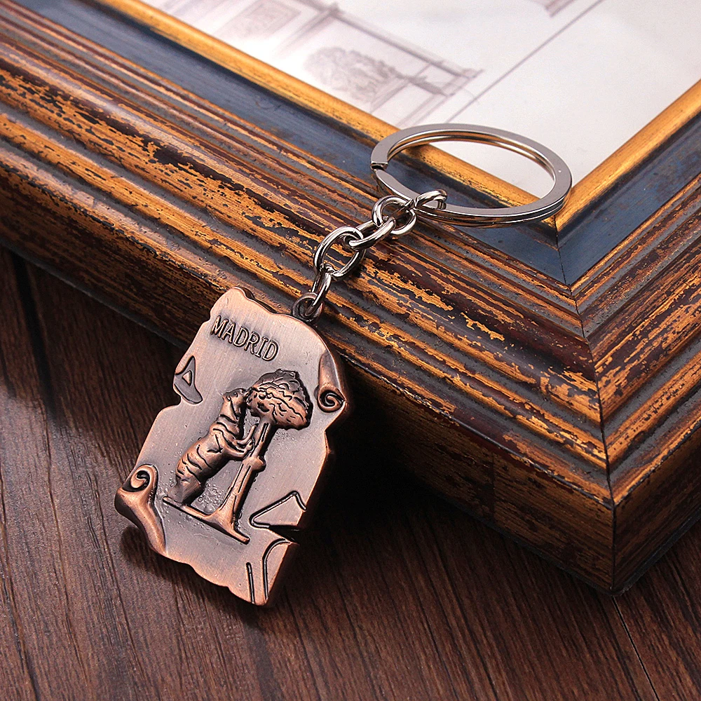 

Vicney Newest Spain Bear And Strawberry Tree Retro KeyChain Antique Copper Symbols Statue of Madrid Key chain Best Friend Gift
