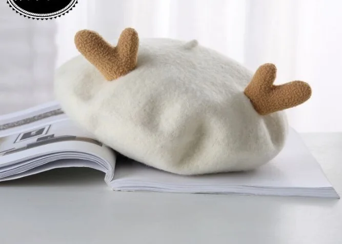 

Japanese Mori Style Retro Women Beret Autumn And Winter Pure Wool Cute Antler Christmas Beret Painter Hat