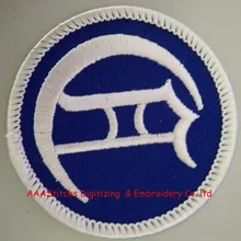 Вышитая аппликация на заказ или значки с пластиковой задней стороной логотип для крепится на одежде