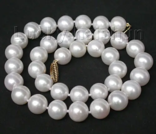 

A AAAA natural 17.5" 12mm round white pearls necklace 14KGP solid gold clasp j8744