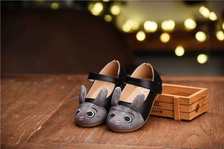 Новинка года; весенние тонкие туфли на плоской подошве для девочек; Корейская версия детской обуви с закрытым носком и заячьими ушками; детская повседневная обувь принцессы