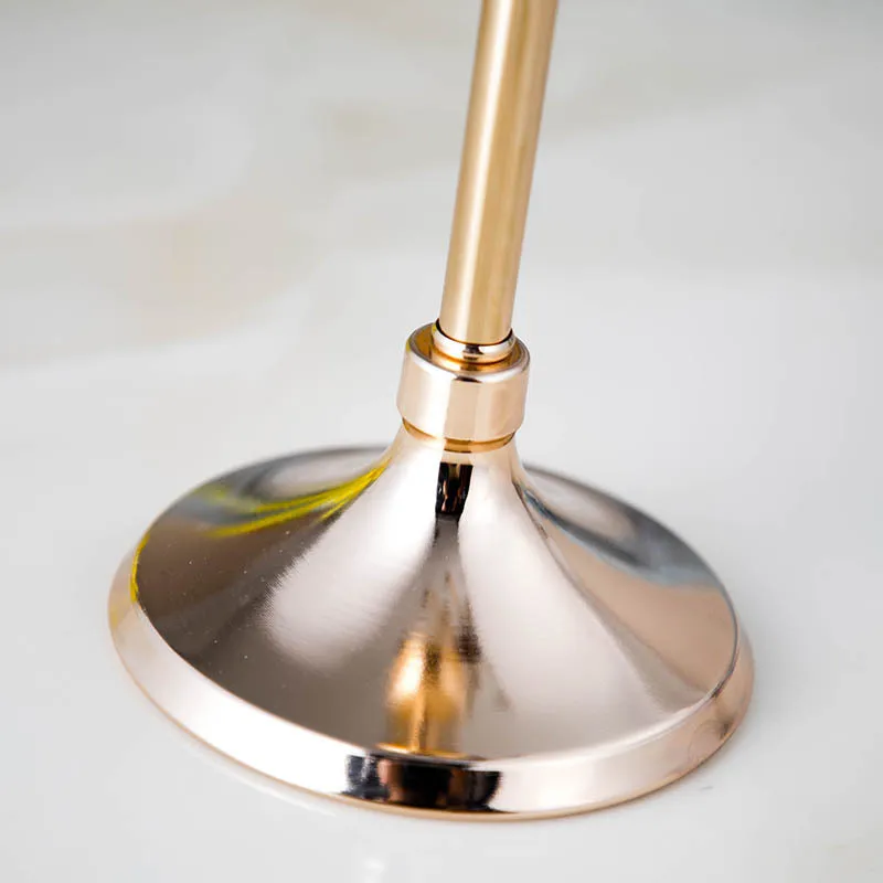 European High-end Wrought Iron Vertical Candlestick Wedding Flower Bracket Table Romantic Candlestick Creative Home Decoration