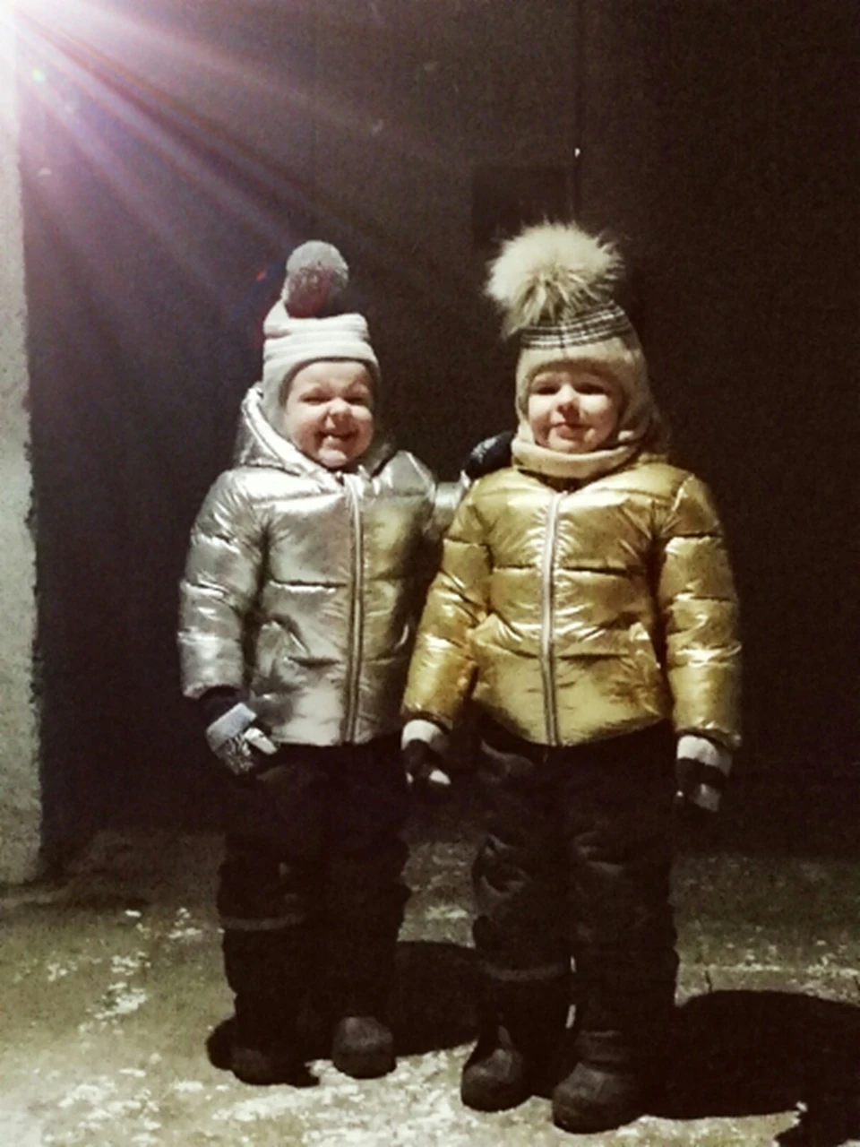 Детская зимняя куртка для мальчиков и девочек; одежда серебристого цвета; одежда для маленьких девочек; детская теплая парка с капюшоном и подкладкой; Водонепроницаемая Куртка для мальчиков