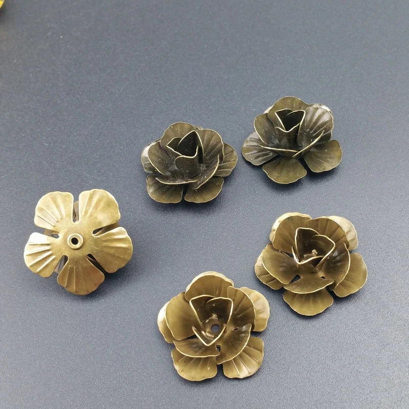14 мм 3 цвета металлические филигранные цветы бутоны ломтик амулеты База Установка ювелирных изделий DIY компоненты