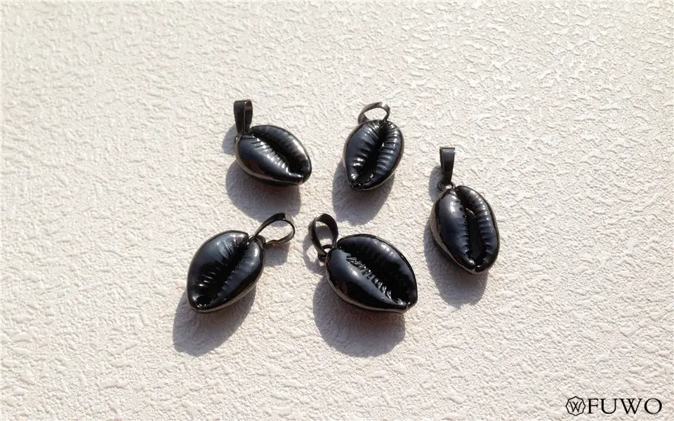 Natural Cowrie Shell Pendant 10