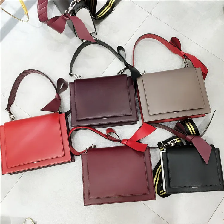 

free shipping the new 2018 small bread one shoulder aslant portable ms leisure joker tide small leather bag