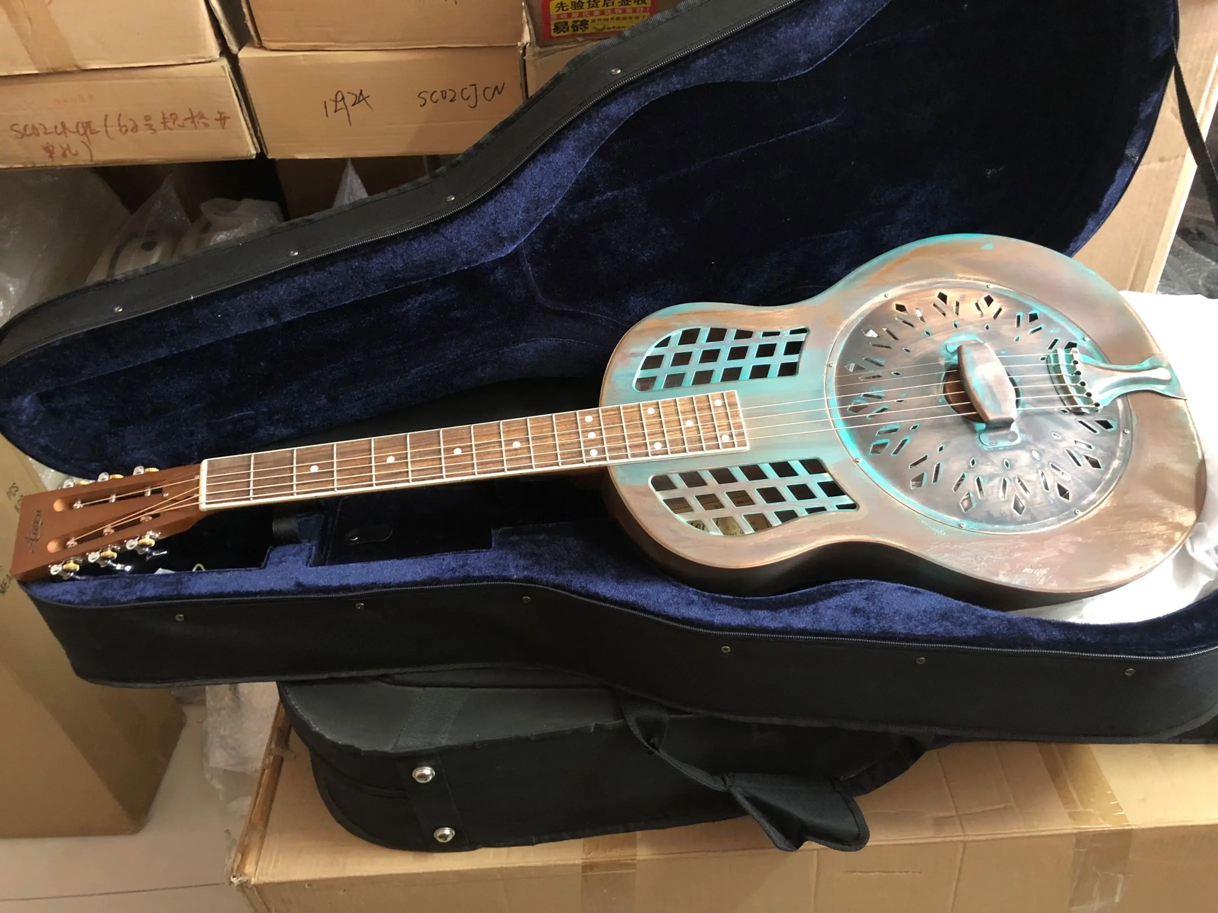 

Aiersi brand Vintage Rusty Distressed Bell Brass Resonator Guitar