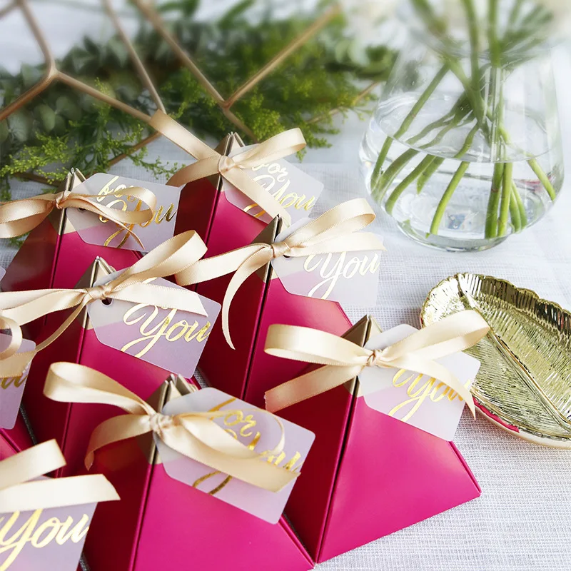 

Triangular Pyramid Style Candy Box Wedding Favors Rose Red Paper Gift Box Birthday Party Decoration Supplies Chocolate Box Bag