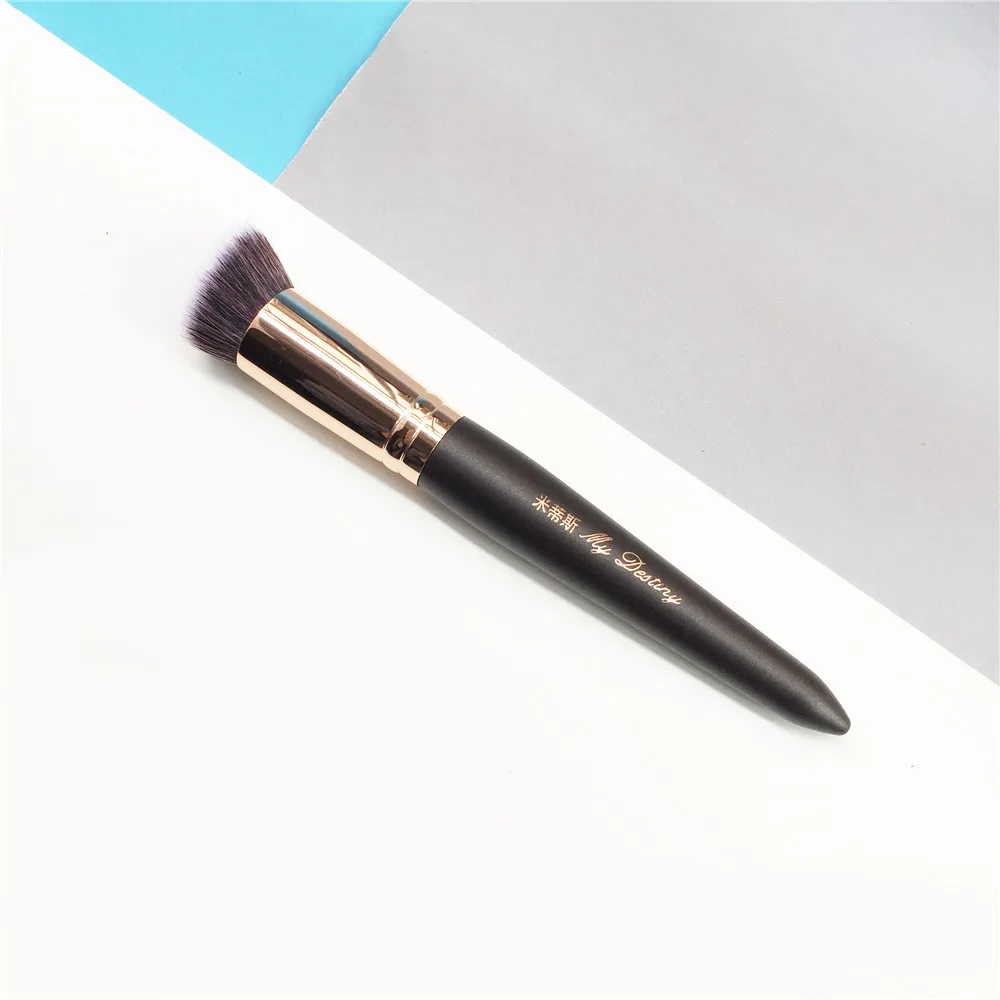 angled concealer brush