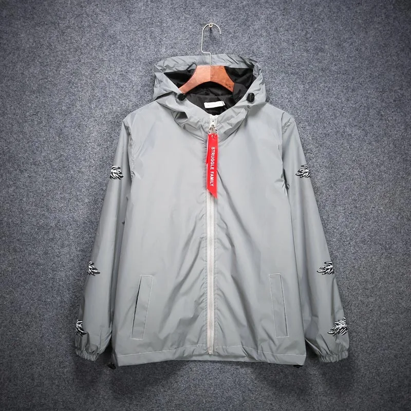 الرجال الربيع أزياء العلامة التجارية كوريا نمط ريشة طباعة ضوء عاكس مضيئة فضفاض مقنعين سترة الذكور عارضة رقيقة سترة معطف