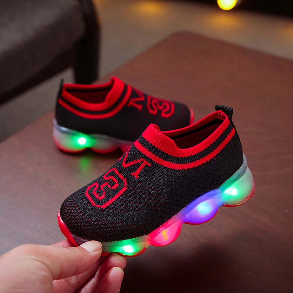 Новинка; детская светящаяся обувь для мальчиков и девочек; спортивная обувь для бега; модные детские кроссовки с мигающими огнями; Светодиодный кроссовки для маленьких детей